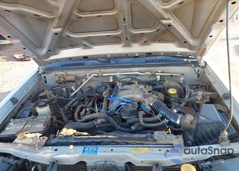 2002 Nissan Xterra Xe z USA, uszkodzony, nr VIN 5N1ED28Y22C547980